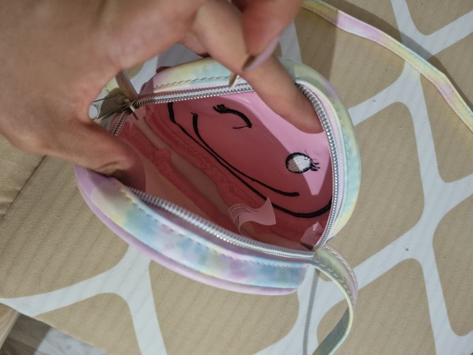 Детска чанта с усмивка