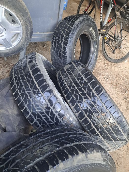 Продам шины на джип