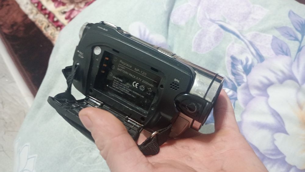 ВИДЕОКАМЕРА б/у . Продам