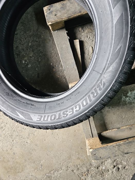 2 anvelope iarna 215 65 17 Bridgestone