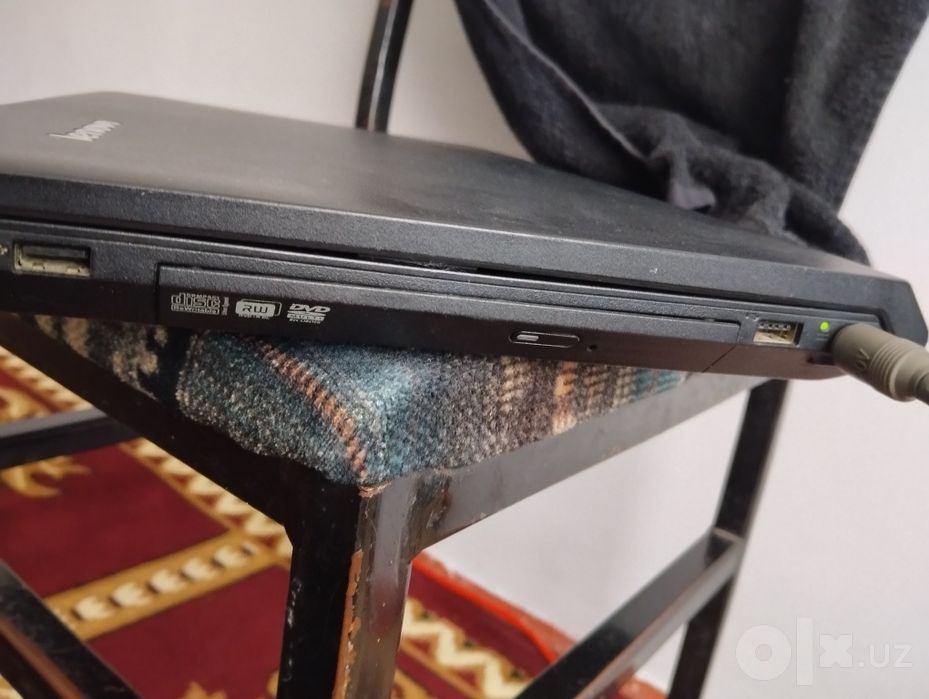 Lenovo B590 noutbuk sotiladi