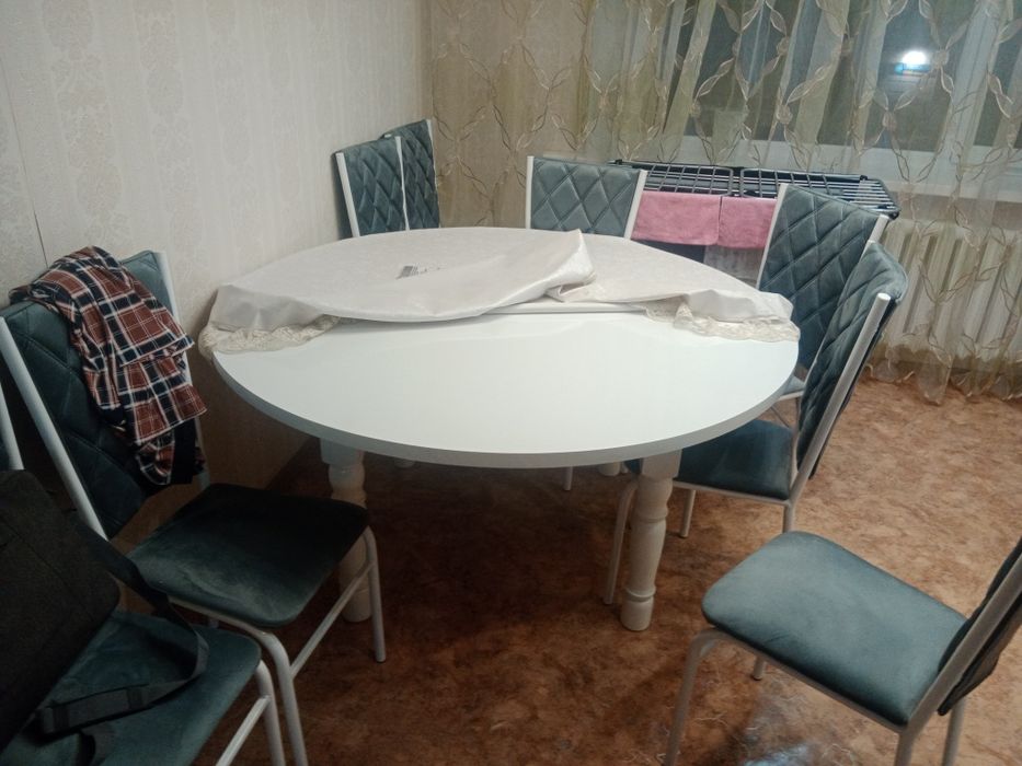 Продам стол новый