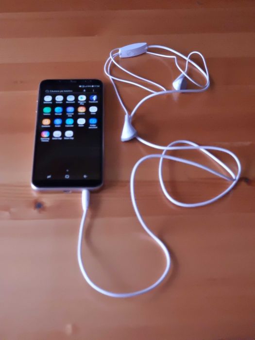 Telefon Samsung Galaxy J6 - baterie, procesor, Android - impecabile