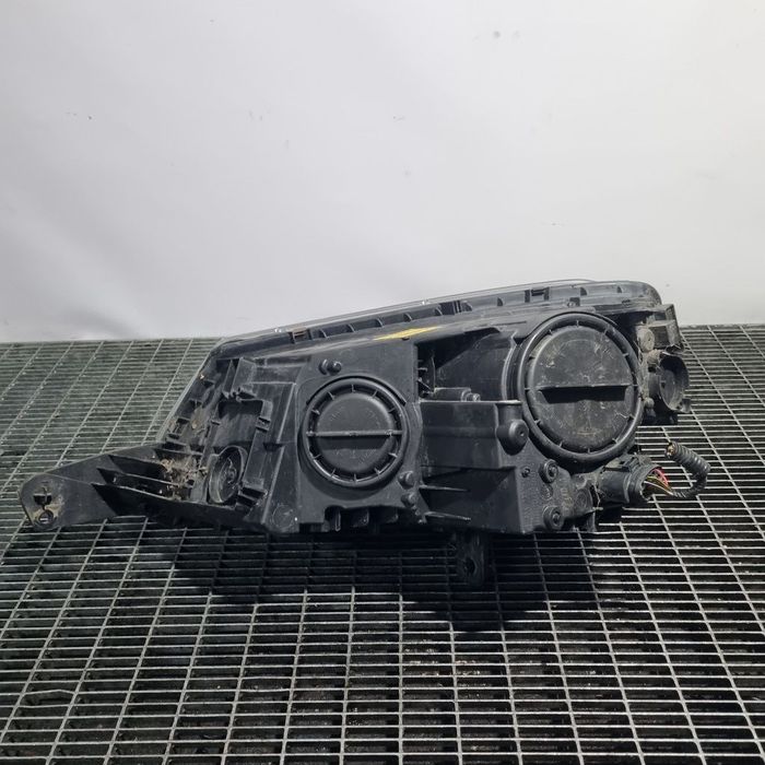 Far Dreapta Skoda Yeti Facelift 2013 - 2017 SUV 4 Usi (1375) Fara xenon 305237220