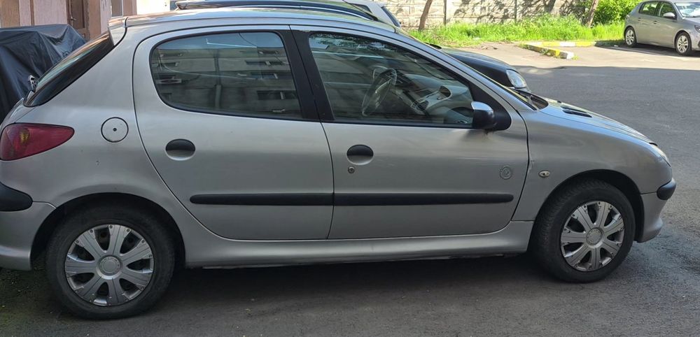 Vând autoturism  PEUGEOT 206