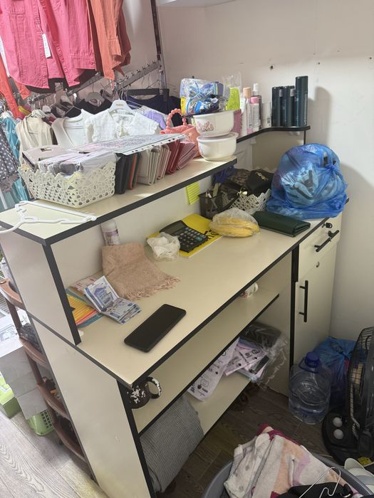 Продам срочно мебель для магазина