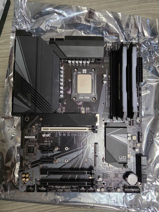 Kit gaming Gigabyte Z690 UD DDR4, intel core i7-13700KF, 32GB DDR4 3200MHz CL16