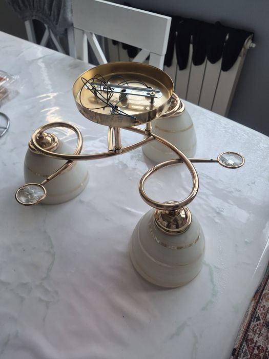 Люстра в хорошем состоянии