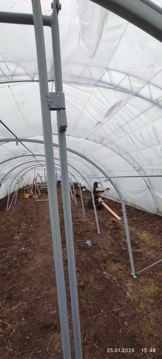 Оранжерия с размери 9х3х2.10 метра.