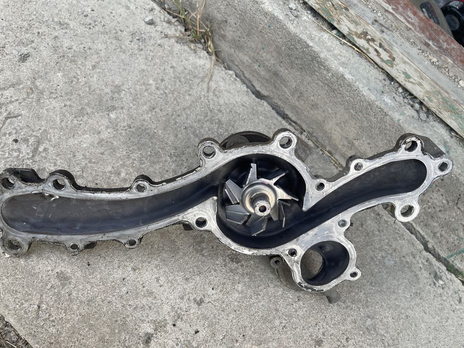 Помпа (водяной насос) Прадо 150