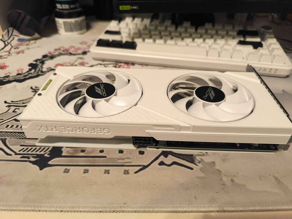 Видеокарта RTX4060 белый
В самом лучшем состоянии
Белый цвет (редкий)