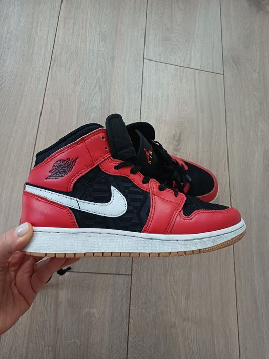 Маратонки  Nike Jordan 1 mid