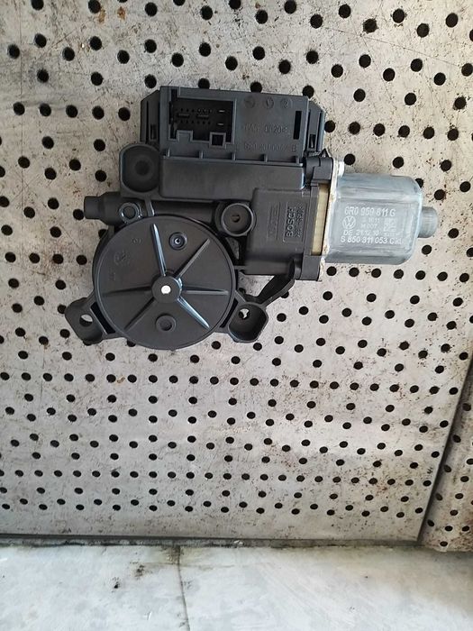 Motoras macara stanga spate vw polo 6r 6r0959811g s850311053
