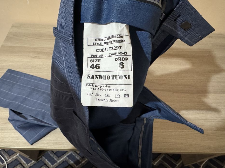 Костюм итальянский Sandro Tuoni s 46