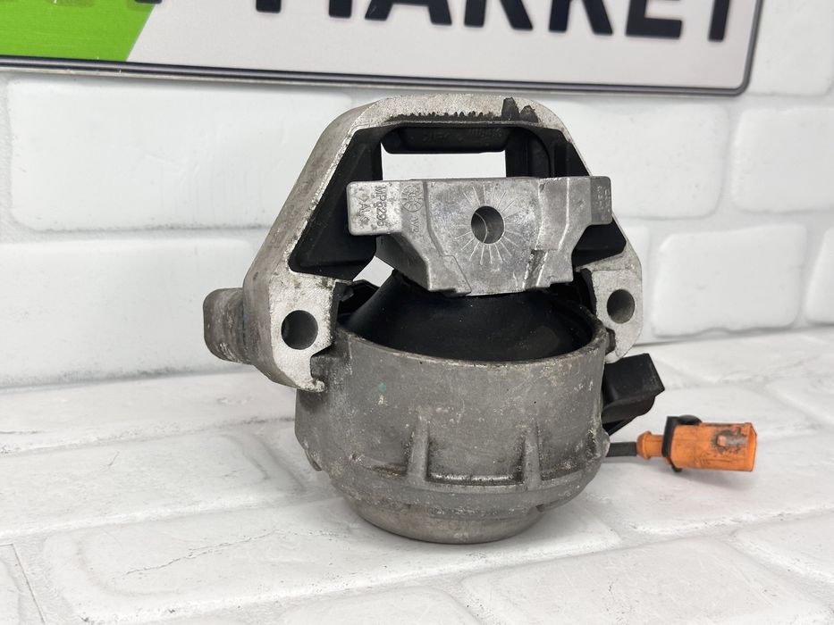 Ляв тампон двигател AUDI A6 A7 4G CRT 272 218 4G0199381LE