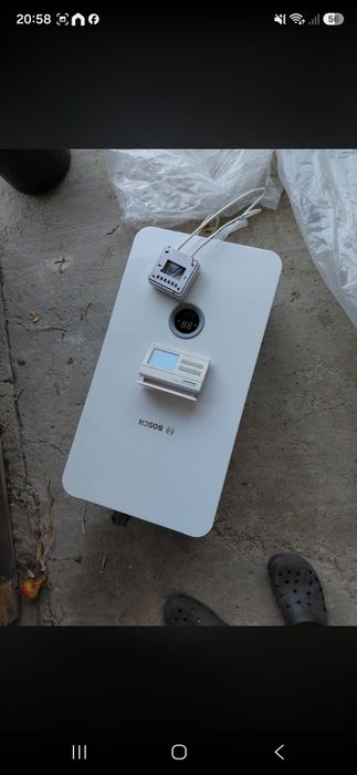 De centrală electrică bosch 6 kw
Nu a fost folosită 
Preț 1500 Lei
Centrala electrica, Bosch, Tronic Heat 3500, 6kW, vas expansiune 7L, 1x230V/3x400V