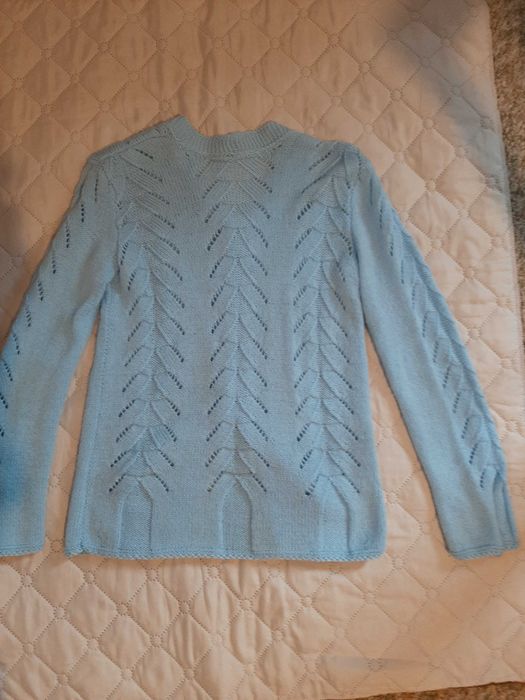 Ръчно плетена жилетка, ажурен мотив.