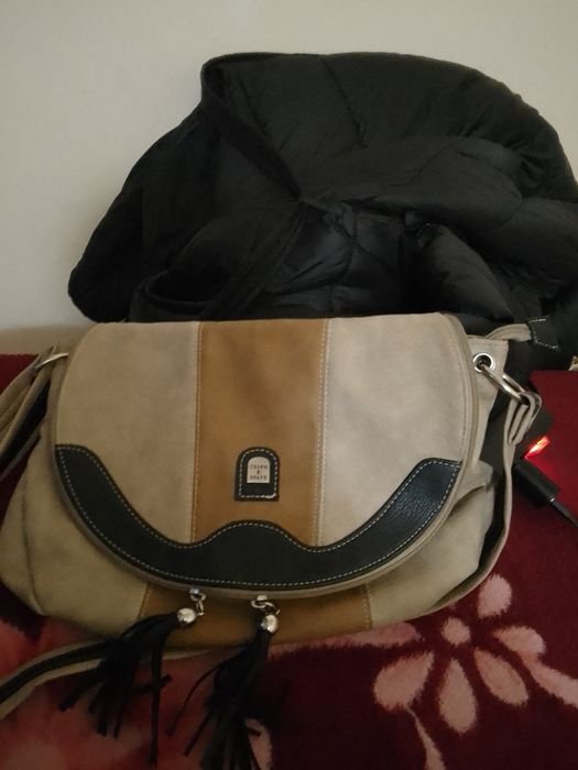 Vând geanta de umar