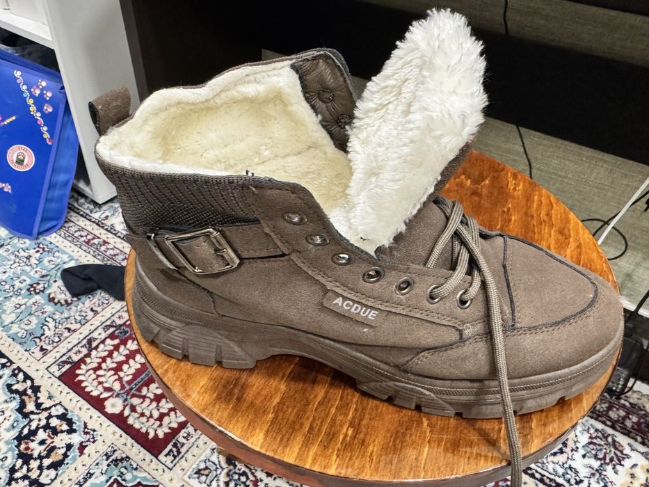 Продам зимнюю обувь