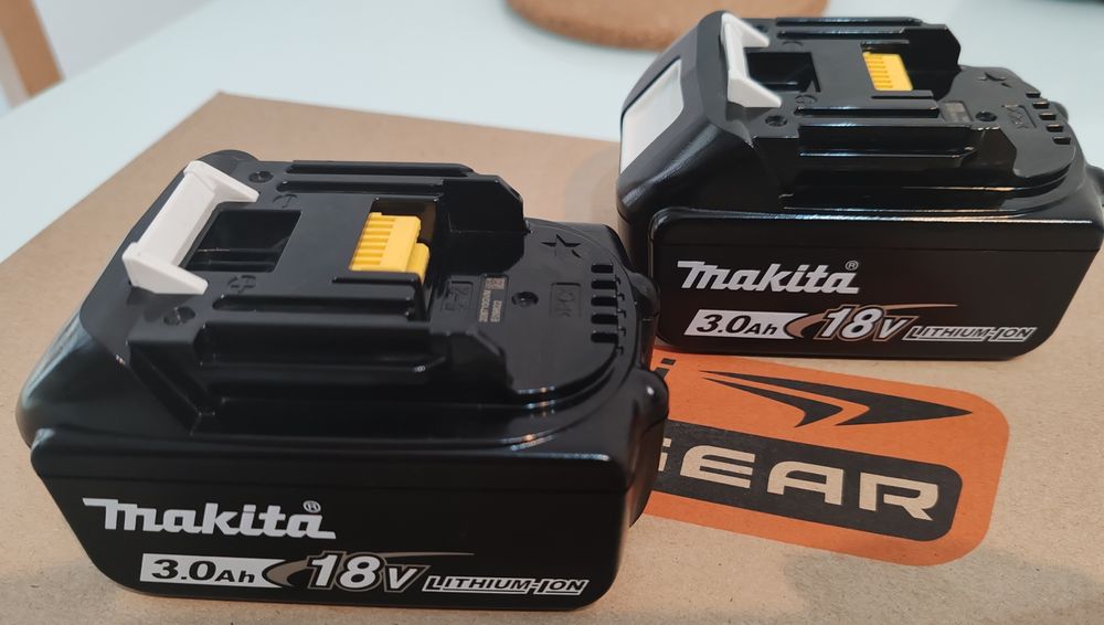 Acumulatori  3 Ah 18 V 2 buc  si statie incarcare Rapida  18V