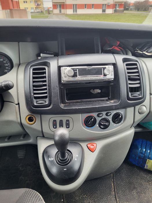 Vând Renault Trafic