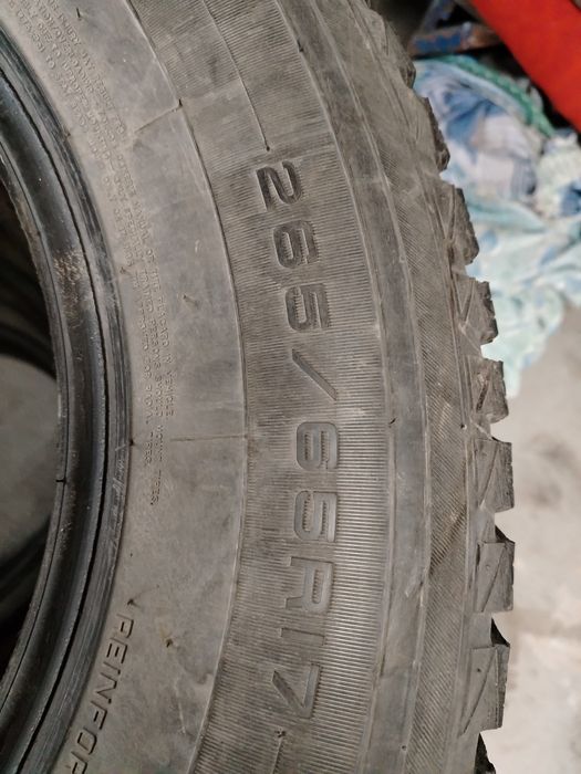 Продам шины 265/65 17