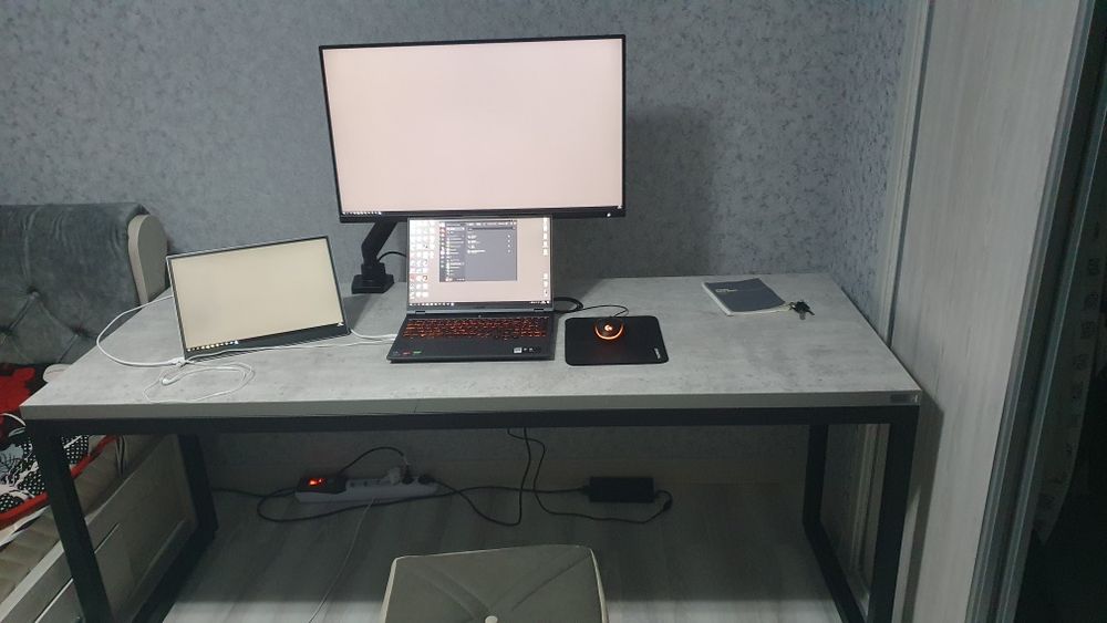 Стол для компьютера