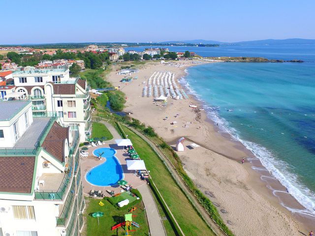 Дава се под наем Заведение в с. Лозенец, Област Бургас - 450 кв.м за 7650 € - Снимка #21