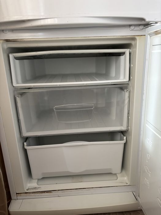 Холодильник Indesit