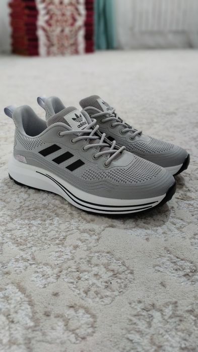 Продам Адидас кроссовки