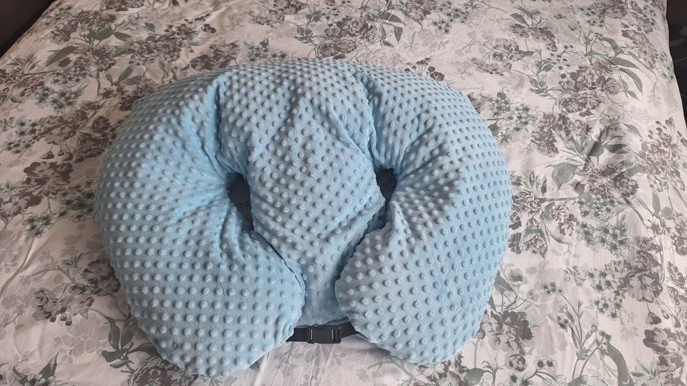 Възглавница за тандемно кърмене на близнаци