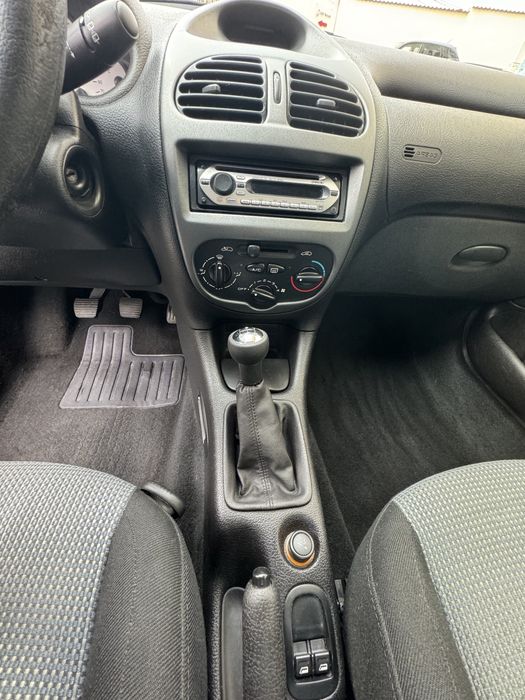 Peugeot 206 1.4 75 коня бензин