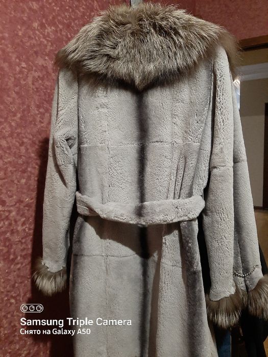 Шуба женская с песцовым воротником
