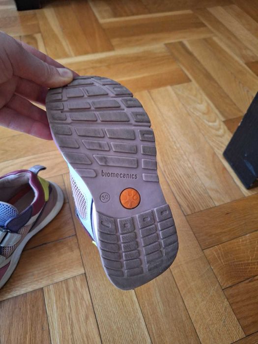 Sneakers Biomecanics 30