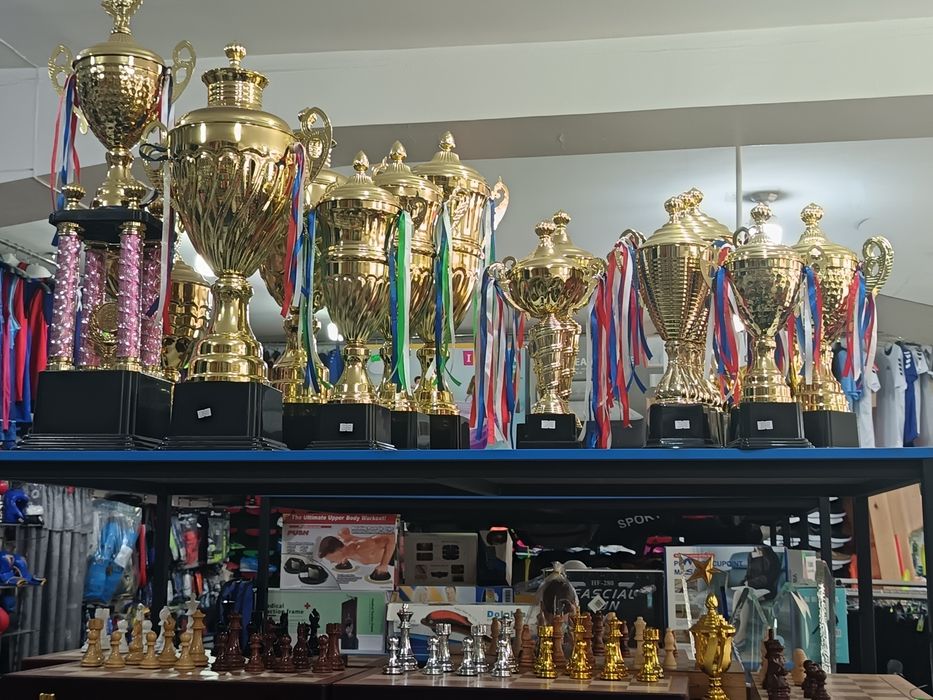 Kubik va medallar keg asartment