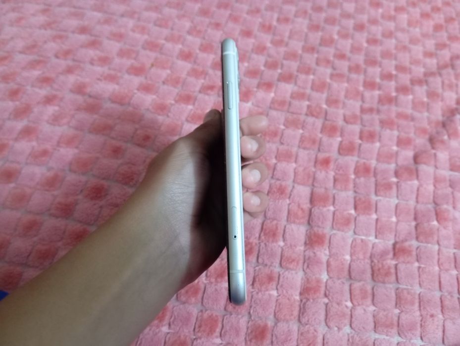 Vând iPhone 11 spart displeiul