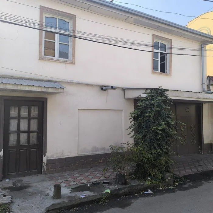 Продаётся участок 2,5 соток 10×25 метров под застройку в центре города