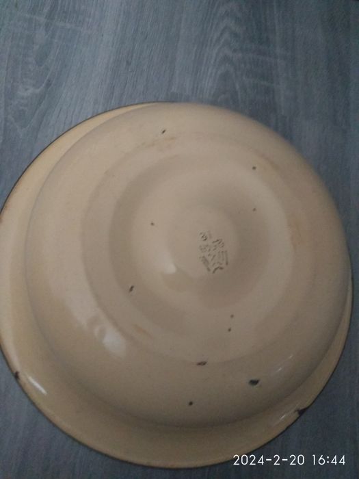 Эмалированный тазик