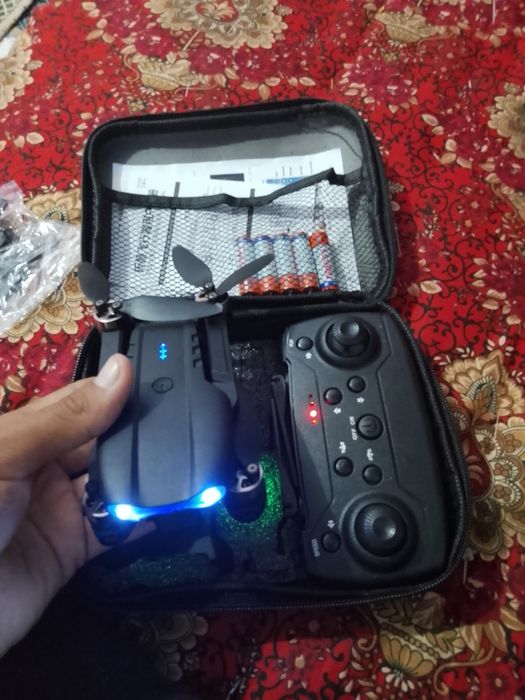 Игравой клаватура и дрон