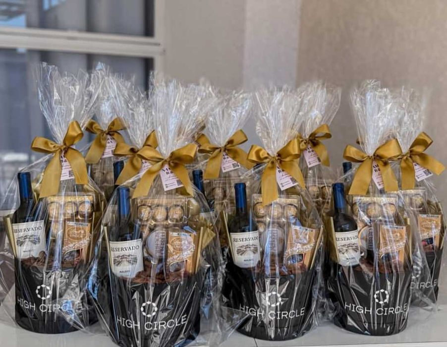 Подарки оптом корпоративные под заказ на любой праздник и на 8 марта