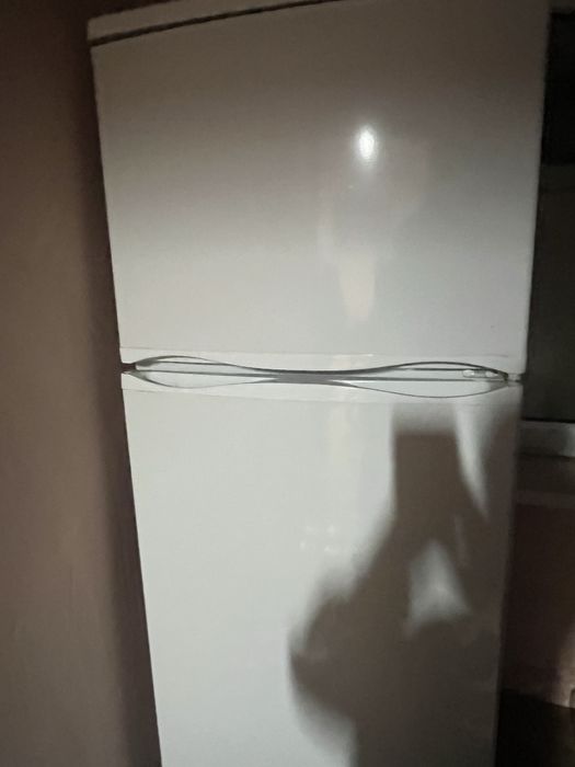 Холодилник почти новыи