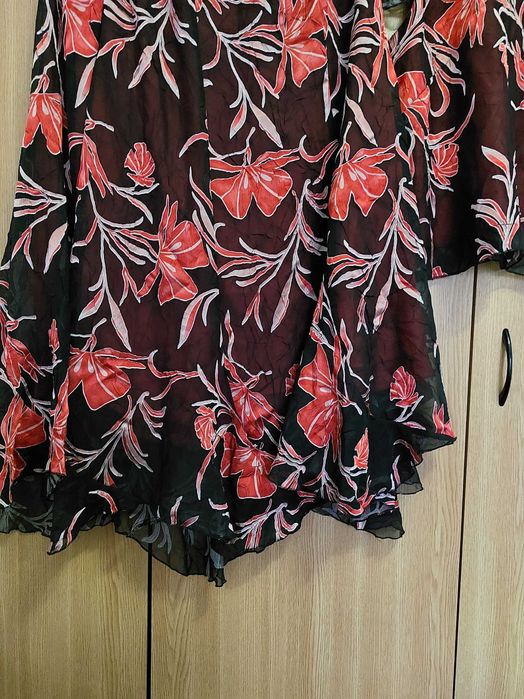 Compleu rosu cu negru