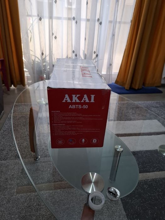 Boxa AKAI in stare foarte buna ca noua.