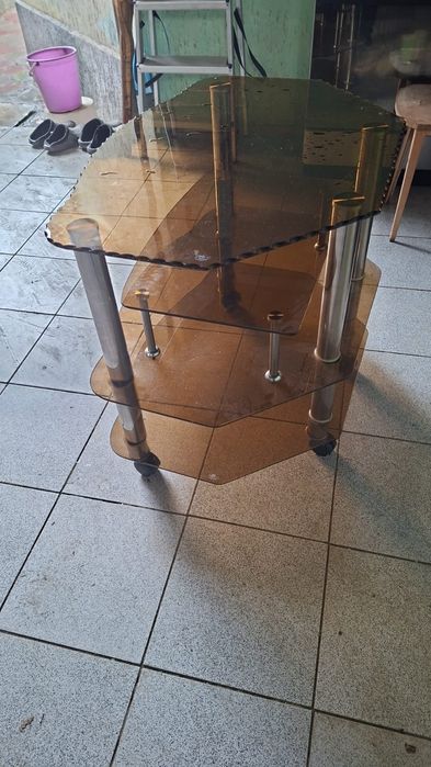 Продаётся стеклянная тумба под ТВ