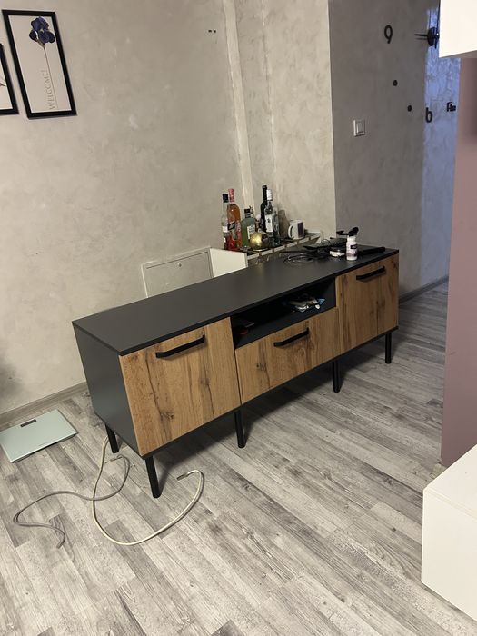 Comoda televizor.