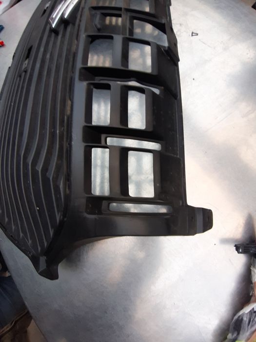 Решетка грил сузуки суифт Suzuki Swift 2019/25г