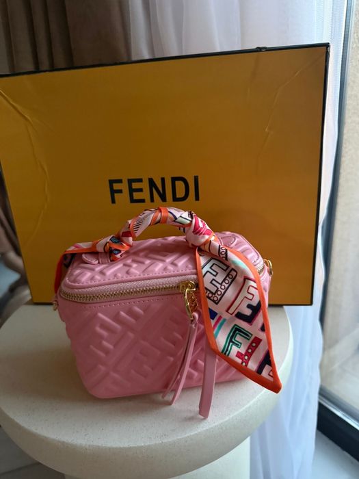 Дамска чанта fendi