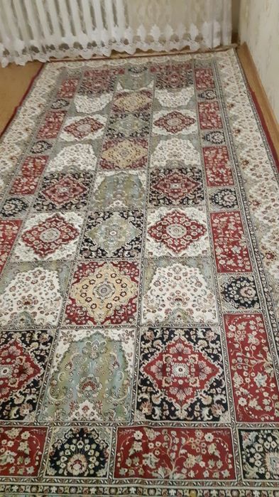 Продаю ковёр очень хорошем состояний