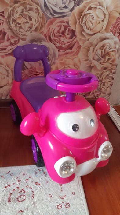 Детская машина для катания малыша