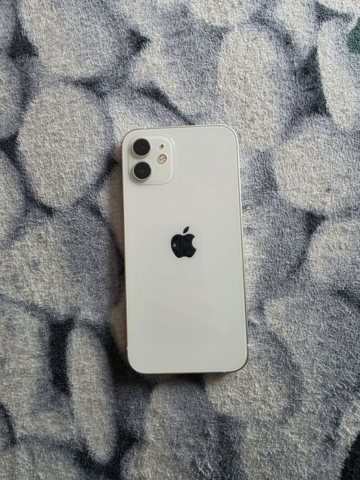 iPhone 12 pentru piese – Ecran original intact, defect Baseband (fără IMEI)